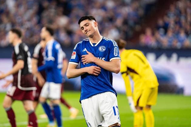 GER, 2 FBL, FC Schalke 04 vs 1 FC Nürnberg Nuernberg 13 04 2024, Veltins Arena, Gelsenkirchen, GER, 2 FBL, FC Schalke 04 vs 1 FC Nürnberg Nuernberg In the picture Yusuf KabadayÄ± FC Schalke 04, 17 gestures, facial expressions, emotions, angry about missed chance, angry, sad nordphotoxGmbHxx xChristianxSchulze nph000300