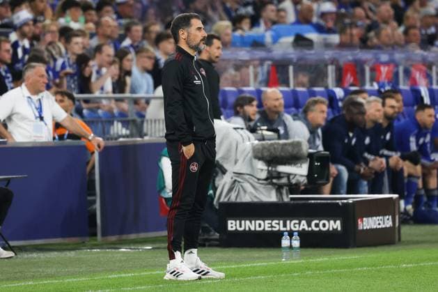 Coach Nuernberg Christian Fiel FC Schalke 04 vs 1 FC Nuernberg, 2 Soccer Bundesliga, Football, Season 2023 24, 29 Matchday, 13 04 2024, DFL REGULATES PROHIBIT ANY USE OF PHOTOGRAPHS AS IMAGE SEQUENCES AND OR QUASI hVIDEO, FC Schalke 04 vs 1 FC Nuernberg, 2 Soccer Bundesliga, Football, Season 2023 24, 29 Matchday, 13 04 2024, Gelsenkirchen Copyright: xEibner-Pressefoto JoergxNiebergax EP_JNL