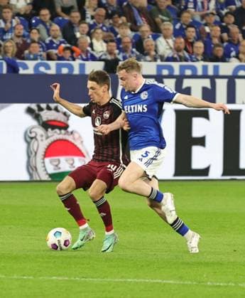 13 04 2024 Soccer Season 2023 2024 2 Soccer Bundesliga 29 Matchday FC Schalke 04 S04 Knappen 1 FC FC Nürnberg FCN Club Sportfoto Zink DaMa xdaxmax DFL regulations prohibit any use of photographs as image sequences and or quasi video only for editorial use Benjamin Goller 14, 1 FC Nürnberg FCN Derry John Murkin 5, FC Schalke 04 S04