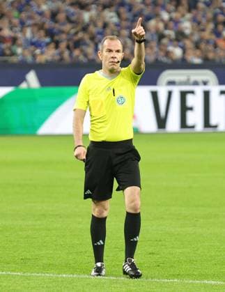 13 04 2024 Soccer Season 2023 2024 2 Soccer Bundesliga 29 Matchday FC Schalke 04 S04 Knappen 1 FC Nürnberg FCN Club Sportfoto Zink DaMa xdaxmax DFL regulations prohibit any use of photographs as image sequences and or quasi video only for editorial use Marco Fritz referee indicates gestures directs gives instructions