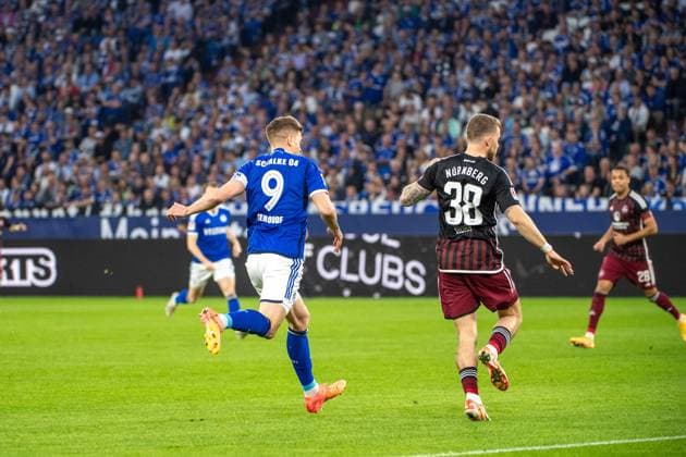 2 Soccer Bundesliga FC Schalke 04 1 FC Nürnberg 13 04 2024 Simon Terodde FC Schalke 04, 9 , Jannes Horn 1 FC Nürnberg, 38 2 Soccer Bundesliga FC Schalke 04 1 FC Nürnberg, 29 Matchday, on 13 04 2024, Veltins Arena, Gelsenkirchen DFL REGULATIONS PROHIBIT ANY USE OF PHOTOGRAPHS AS IMAGE SEQUENCES AND OR QUASI VIDEO Copyright: xBEAUTIFULxSPORTS Erlhofx