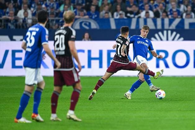 13 04 2024, Soccer, 2 Bundesliga, 29 Matchday Season 2023 2024, FC Schalke 04 1 FC Nuernberg, Jens Castrop 1 FC Nürnberg , Keke Topp FC Schalke 04 xRHR PHOTO TKx Copyright: RHR-FOTOx RHR-FOTO TK