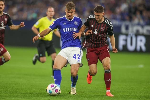 13 04 2024, Football, 2 Bundesliga, Matchday 29, Season 2023 2024, FC Schalke 04 1 FC Nuremberg, f l Keke Topp FC Schalke 04 , Florian Flick 1 FC Nuremberg Gelsenkirchen Veltins Arena NRW Germany xRHR PHOTO TRx Copyright: RHR-FOTOx RHR-FOTO TR