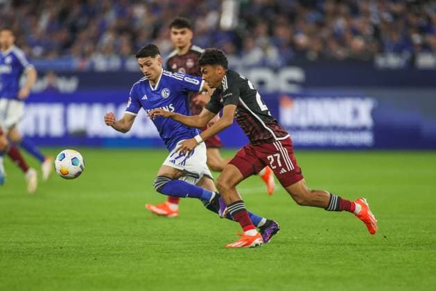 13 04 2024, Football, 2 Bundesliga, Matchday 29, Season 2023 2024, FC Schalke 04 1 FC Nuernberg, v l Yusuf Kabadayi FC Schalke 04 , Nathaniel Brown 1 FC Nürnberg Gelsenkirchen Veltins Arena NRW Germany xRHR PHOTO TRx Copyright: RHR-FOTOx RHR-FOTO TR