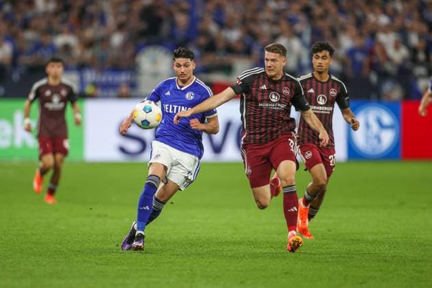 13 04 2024, Football, 2 Bundesliga, Matchday 29, Season 2023 2024, FC Schalke 04 1 FC Nuernberg, f l Yusuf Kabadayi FC Schalke 04 , Florian Flick 1 FC Nürnberg Gelsenkirchen Veltins Arena NRW Germany xRHR PHOTO TRx Copyright: RHR-FOTOx RHR-FOTO TR