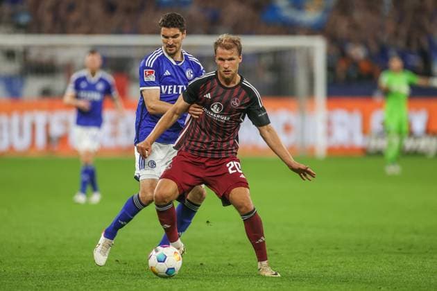 13 04 2024, Football, 2 Bundesliga, Matchday 29, Season 2023 2024, FC Schalke 04 1 FC Nuernberg, f l Marcin Kaminski FC Schalke 04 , Pascal Fuchs 1 FC Nuernberg Gelsenkirchen Veltins Arena NRW Germany xRHR PHOTO TRx Copyright: RHR-FOTOx RHR-FOTO TR