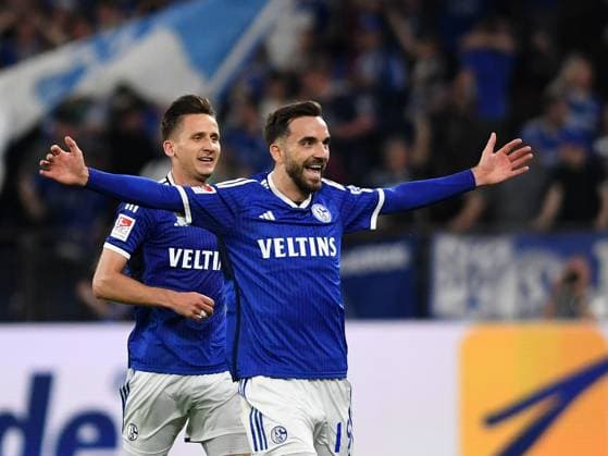 13 04 2024, Gelsenkirchen, Germany, VELTINS Arena, FC Schalke 04 vs 1 FC Nuernberg 2 Bundesliga, Kenan Karaman FC Schalke 04 goal celebration, cheers after his goal to 1 0 Photo Ralf Treese DFB DFL REGULATIONS PROHIBIT ANY USE OF PHOTOGRAPHS AS IMAGE SEQUENCES AND OR QUASI VIDEO Gelsenkirchen VELTINS Arena North Rhine Westphalia Germany 521_S04FCN20240413_011 Treese-521