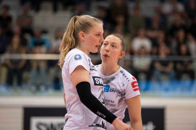 2 Bundesliga Women Pro Schwarz Weiss Erfurt vs DSHS SnowTrex Köln 13 04 2024 Sina Stöckmann 8 Schwarz Weiss Erfurt left and Isabella Noble 5 Schwarz Weiss Erfurt right 2 Bundesliga Women Pro Schwarz Weiss Erfurt vs DSHS SnowTrex Köln Riethsporthalle Erfurt 13 04 2024 Copyright: xBEAUTIFULxSPORTS Duehringx