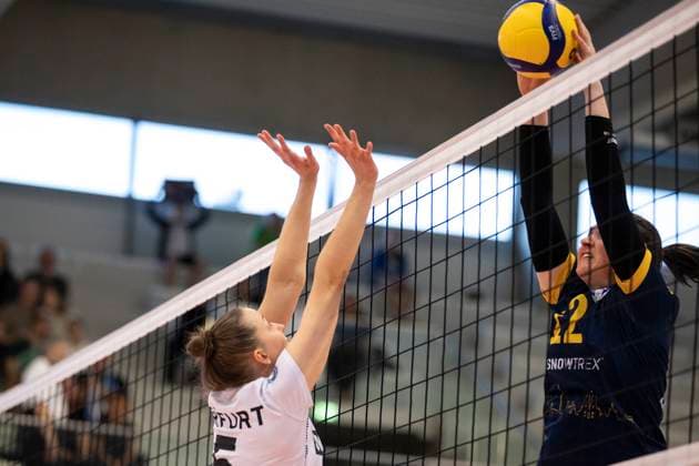 2 Bundesliga Women Pro Schwarz Weiss Erfurt vs DSHS SnowTrex Köln 13 04 2024 Isabella Noble 5 Schwarz Weiss Erfurt vs Franziska Kalde 12 DSHS SnowTrex Köln 2 Bundesliga Women Pro Schwarz Weiss Erfurt vs DSHS SnowTrex Köln Riethsporthalle Erfurt 13 04 2024 Copyright: xBEAUTIFULxSPORTS Duehringx