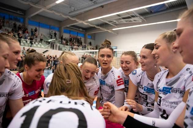 2 Bundesliga Women Pro Schwarz Weiss Erfurt vs DSHS SnowTrex Köln 13 04 2024 Cheers Schwarz Weiss Erfurt 2 Bundesliga Women Pro Schwarz Weiss Erfurt vs DSHS SnowTrex Köln Riethsporthalle Erfurt 13 04 2024 Copyright: xBEAUTIFULxSPORTS Duehringx