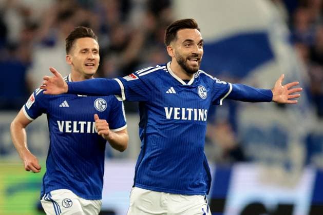 Kenan Karaman FC Schalke 04 celebrates his 1-0 goal during the match of the 2 BL season 2023 24 FC Schalke 04 1 FC Nürnberg Copyright Thomas Pakusch