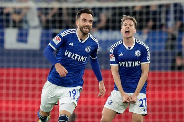 The players of FC Schalke 04 celebrate the 1-0 goal by Kenan Karaman FC Schalke 04 during the match of the 2 BL season 2023 24 FC Schalke 04 1 FC Nürnberg Copyright Thomas Pakusch