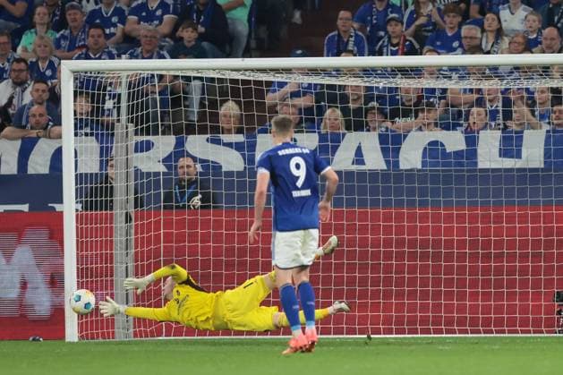 The 1-0 goal by Kenan Karaman FC Schalke 04 in the match of the 2 BL season 2023 24 FC Schalke 04 1 FC Nürnberg Copyright Thomas Pakusch