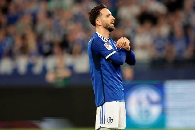 Kenan Karaman FC Schalke 04 celebrates his 1-0 goal during the match of the 2 BL season 2023 24 FC Schalke 04 1 FC Nürnberg Copyright Thomas Pakusch