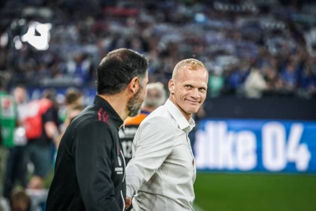 Soccer 2 Bundesliga 2023 2024, Matchday 29, FC Schalke 04 1 FC Nürnberg Veltins Arena, Gelsenkirchen Schalke coach Karel Geraerts with Nuremberg coach Cristian Fiel Gelsenkirchen Veltins Arena Germany Copyright: xJoeranxSteinsiekx