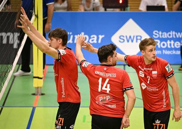 Volleyball 2 Bundesliga season 2023 2024 TV Rottenburg TV Buehl 13 04 2024 Jan Huber, Oliver Knobelspiess and Timon Schippmann from left, all TV Rottenburg