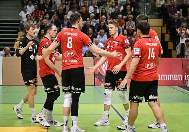 Volleyball 2 Bundesliga season 2023 2024 TV Rottenburg TV Buehl 13 04 2024 Team circle TV Rottenburg, pensive Dirk Mehlberg, Moritz Rauber, Niklas Lichtenauer, Timon Schippmann and Oliver Knobelspiess from left to right