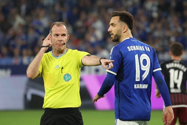Referee Marco Fritz, FC Schalke 04 vs 1 FC Nuernberg, 2 Fussball Bundesliga, Football, Season 2023 24, 29 Matchday, 13 04 2024, DFL REGULATES PROHIBIT ANY USE OF PHOTOGRAPHS AS IMAGE SEQUENCES AND OR QUASI hVIDEO, FC Schalke 04 vs 1 FC Nuernberg, 2 Fussball Bundesliga, Football, Season 2023 24, 29 Matchday, 13 04 2024, Gelsenkirchen Copyright: xEibner-Pressefoto JoergxNiebergax EP_JNL
