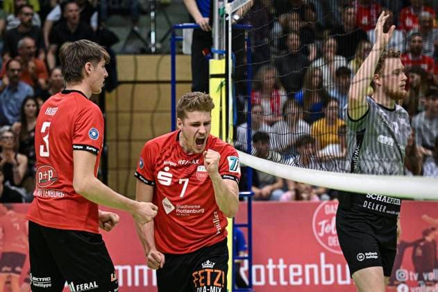 Volleyball 2 Bundesliga season 2023 2024 TV Rottenburg TV Buehl 13 04 2024 JUBEL TV Rottenburg Timon Schippmann center and Jan Huber left