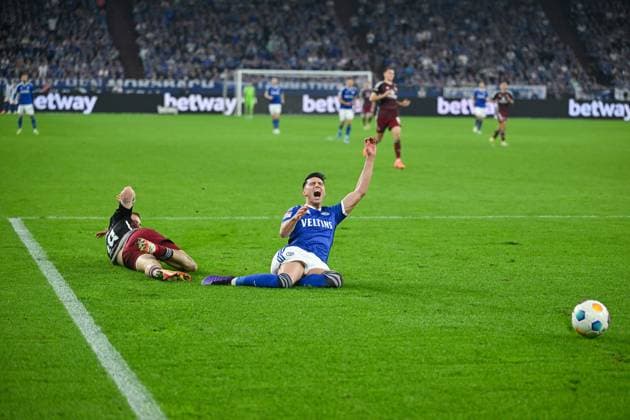 13 04 2024, Football, 2 Bundesliga, Matchday 29 Season 2023 2024, FC Schalke 04 1 FC Nuernberg, Yusuf Kabadayi FC Schalke 04 l is fouled by Jannes Horn 1 FC Nuernberg Penalty is awarded xRHR PHOTO TKx Copyright: RHR-FOTOx RHR-FOTO TK