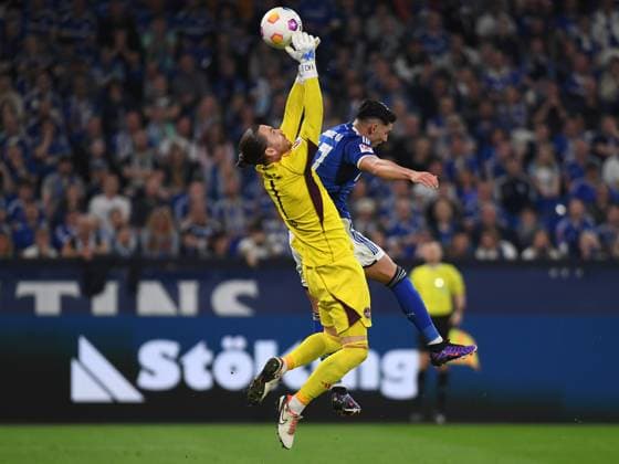 13 04 2024, Gelsenkirchen, Germany, VELTINS Arena, FC Schalke 04 vs 1 FC Nuernberg 2 Bundesliga, Goalkeeper Carl Klaus 1 FC Nuernberg and Yusuf Kabadayi FC Schalke 04 in duel Photo Ralf Treese DFB DFL REGULATIONS PROHIBIT ANY USE OF PHOTOGRAPHS AS IMAGE SEQUENCES AND OR QUASI VIDEO Gelsenkirchen VELTINS Arena North Rhine Westphalia Germany 521_S04FCN20240413_037 Treese-521