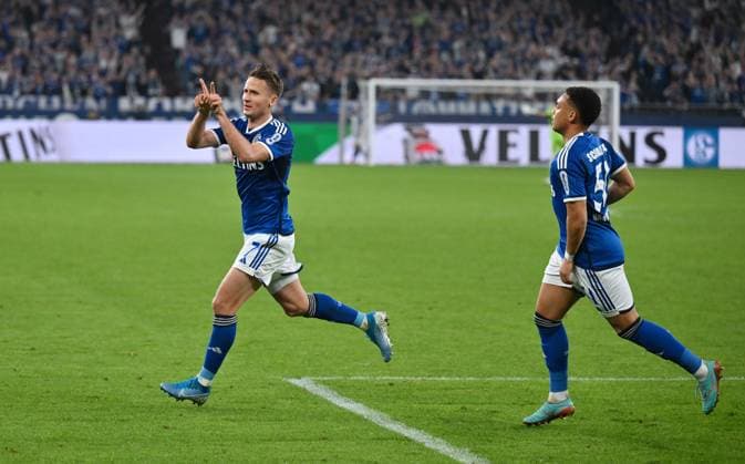 Jubel 2 0 Paul Seguin FC Schalke 04 , Steven van der Sloot FC Schalke 04 13 04 2024, Soccer season 2023 2024, 2 Bundesliga, Matchday 29, FC Schalke 04 1 FC Nürnberg Gelsenkirchen Veltins Arena Nordrhein Westfalen Germany Team2