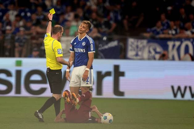Keke Topp FC Schalke 04 gets a yellow card for the foul during the match of the 2 BL season 2023 24 FC Schalke 04 1 FC Nürnberg Copyright Thomas Pakusch