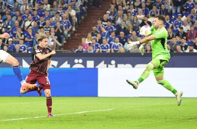 13 04 2024 Soccer Season 2023 2024 2 Soccer Bundesliga 29 Matchday FC Schalke 04 S04 Knappen 1 FC Nuremberg FCN Club Sportfoto Zink DaMa xdaxmax DFL regulations prohibit any use of photographs as image sequences and or quasi video only for editorial use Marius Müller Mueller 32, FC Schalke 04 S04 holds header from Felix Lohkemper 7, 1 FC Nuremberg FCN