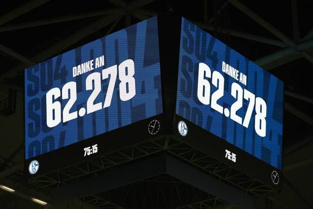 The video cube shows the number of spectators at the match of the 2 BL season 2023 24 FC Schalke 04 1 FC Nürnberg Copyright Thomas Pakusch