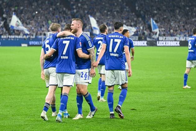 13 04 2024, Soccer, 2 Bundesliga, 29 Matchday Season 2023 2024, FC Schalke 04 1 FC Nuernberg, Paul Seguin FC Schalke 04 celebrates the goal to 2 0 with the team xRHR PHOTO TKx Copyright: RHR-FOTOx RHR-FOTO TK