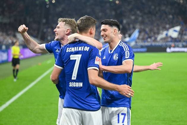 13 04 2024, Football, 2 Bundesliga, Matchday 29 Season 2023 2024, FC Schalke 04 1 FC Nuernberg, Paul Seguin FC Schalke 04 celebrates the goal for 2 0 Derry Murkin FC Schalke 04 , Yusuf Kabadayi FC Schalke 04 xRHR PHOTO TKx Copyright: RHR-FOTOx RHR-FOTO TK