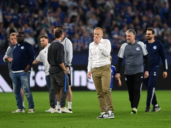 13 04 2024, Gelsenkirchen, Germany, VELTINS Arena, FC Schalke 04 vs 1 FC Nuernberg 2 Bundesliga, Coach Karel Geraerts FC Schalke 04 gestures, gestures Photo Ralf Treese DFB DFL REGULATIONS PROHIBIT ANY USE OF PHOTOGRAPHS AS IMAGE SEQUENCES AND OR QUASI VIDEO Gelsenkirchen VELTINS Arena North Rhine Westphalia Germany 521_S04FCN20240413_051 Treese-521
