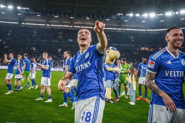 Soccer 2 Bundesliga 2023 2024, Matchday 29, FC Schalke 04 1 FC Nürnberg Veltins Arena, Gelsenkirchen Schalkes Blendi Idrizi is visibly delighted with his teams 2-0 win Gelsenkirchen Veltins Arena Germany Copyright: xJoeranxSteinsiekx