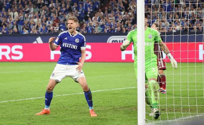 Simone Terodde Schalke 04 9 , FC Schalke 04 vs 1 FC Nuernberg, 2 Fussball Bundesliga, Football, Season 2023 24, 29 Matchday, 13 04 2024, DFL REGULATIONS PROHIBIT ANY USE OF PHOTOGRAPHS AS IMAGE SEQUENCES AND OR QUASI hVIDEO, FC Schalke 04 vs 1 FC Nuernberg, 2 Fussball Bundesliga, Football, Season 2023 24, 29 Matchday, 13 04 2024, Gelsenkirchen Copyright: xEibner-Pressefoto JoergxNiebergax EP_JNL
