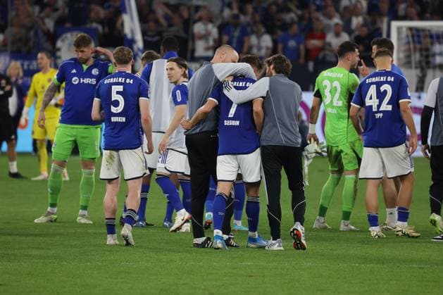 Schalker Jubel, FC Schalke 04 vs 1 FC Nuernberg, 2 Fussball Bundesliga, Football, Season 2023 24, 29 Matchday, 13 04 2024, DFL REGULATES PROHIBIT ANY USE OF PHOTOGRAPHS AS IMAGE SEQUENCES AND OR QUASI hVIDEO, FC Schalke 04 vs 1 FC Nuernberg, 2 Fussball Bundesliga, Football, Season 2023 24, 29 Matchday, 13 04 2024, Gelsenkirchen Copyright: xEibner-Pressefoto JoergxNiebergax EP_JNL