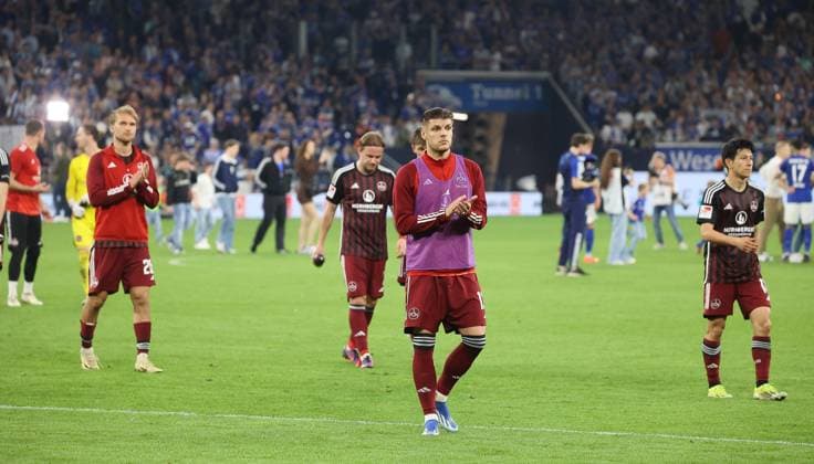 Disappointed Nuremberg, FC Schalke 04 vs 1 FC Nuremberg, 2 Soccer Bundesliga, Soccer, Season 2023 24, 29 Matchday, 13 04 2024, DFL REGULATES PROHIBIT ANY USE OF PHOTOGRAPHS AS IMAGE SEQUENCES AND OR QUASI hVIDEO, FC Schalke 04 vs 1 FC Nuremberg, 2 Soccer Bundesliga, Soccer, Season 2023 24, 29 Matchday, 13 04 2024, Gelsenkirchen Copyright: xEibner-Pressefoto JoergxNiebergax EP_JNL
