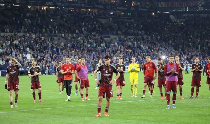 Disappointed Nuremberg, FC Schalke 04 vs 1 FC Nuremberg, 2 Soccer Bundesliga, Soccer, Season 2023 24, 29 Matchday, 13 04 2024, DFL REGULATES PROHIBIT ANY USE OF PHOTOGRAPHS AS IMAGE SEQUENCES AND OR QUASI hVIDEO, FC Schalke 04 vs 1 FC Nuremberg, 2 Soccer Bundesliga, Soccer, Season 2023 24, 29 Matchday, 13 04 2024, Gelsenkirchen Copyright: xEibner-Pressefoto JoergxNiebergax EP_JNL
