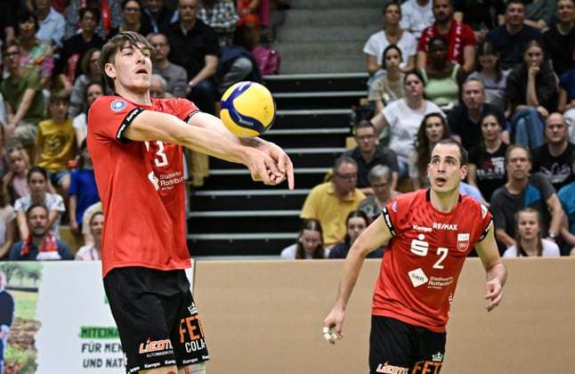 Volleyball 2 Bundesliga season 2023 2024 TV Rottenburg TV Buehl 13 04 2024 Jan Huber left, TV Rottenburg and Moritz Rauber right, TV Rottenburg