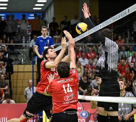 Volleyball 2 Bundesliga season 2023 2024 TV Rottenburg TV Buehl 13 04 2024 Block TV Rottenburg Co coach Felix Weber left and Oliver Knobelspiess center