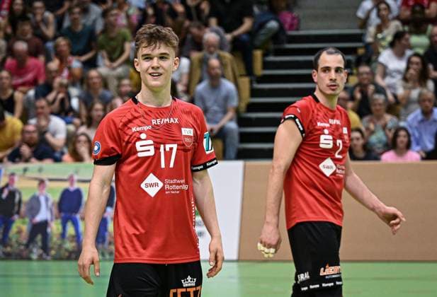 Volleyball 2 Bundesliga season 2023 2024 TV Rottenburg TV Buehl 13 04 2024 Aurel Sprenger left, TV Rottenburg and Moritz Rauber right, TV Rottenburg