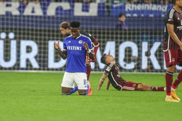 13 04 2024, Football, 2 Bundesliga, Matchday 29, Season 2023 2024, FC Schalke 04 1 FC Nuernberg, Bryan Lasme FC Schalke 04 prays Gelsenkirchen Veltins Arena NRW Germany xRHR PHOTO TRx Copyright: RHR-FOTOx RHR-FOTO TR