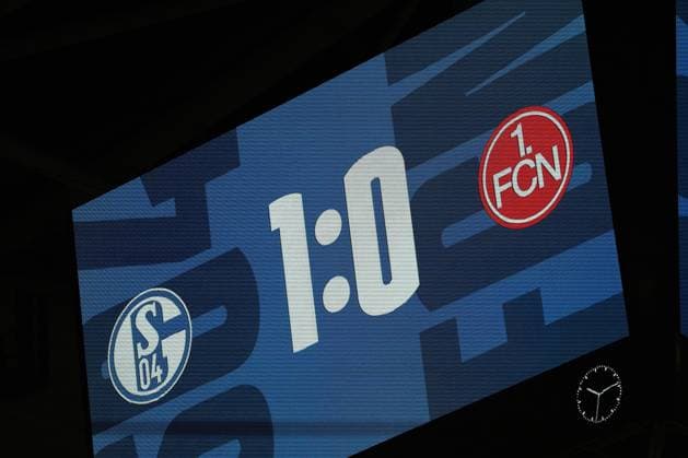 The video cube shows the intermediate score for the match of the 2 BL season 2023 24 FC Schalke 04 1 FC Nürnberg Copyright Thomas Pakusch