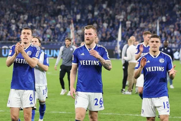 The players of FC Schalke 04 are happy about the 2-0 victory in the match of the 2 BL season 2023 24 FC Schalke 04 1 FC Nürnberg Copyright Thomas Pakusch
