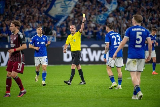 2 Soccer Bundesliga FC Schalke 04 1 FC Nürnberg 13 04 2024 Yellow card, Blendi Idrizi FC Schalke 04, 18 , Darko Churlinov FC Schalke 04, 23 , Derry John Murkin FC Schalke 04, 5 2 Soccer Bundesliga FC Schalke 04 1 FC Nürnberg, 29 Matchday, on 13 04 2024, Veltins Arena, Gelsenkirchen DFL REGULATIONS PROHIBIT ANY USE OF PHOTOGRAPHS AS IMAGE SEQUENCES AND OR QUASI VIDEO Copyright: xBEAUTIFULxSPORTS Erlhofx