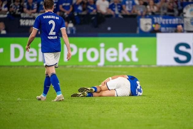 2 Soccer Bundesliga FC Schalke 04 1 FC Nürnberg 13 04 2024 Keke Topp FC Schalke 04, 42 goes down, Thomas Ouwejan FC Schalke 04, 2 2 Soccer Bundesliga FC Schalke 04 1 FC Nürnberg, 29 Matchday, on 13 04 2024, Veltins Arena, Gelsenkirchen DFL REGULATIONS PROHIBIT ANY USE OF PHOTOGRAPHS AS IMAGE SEQUENCES AND OR QUASI VIDEO Copyright: xBEAUTIFULxSPORTS Erlhofx