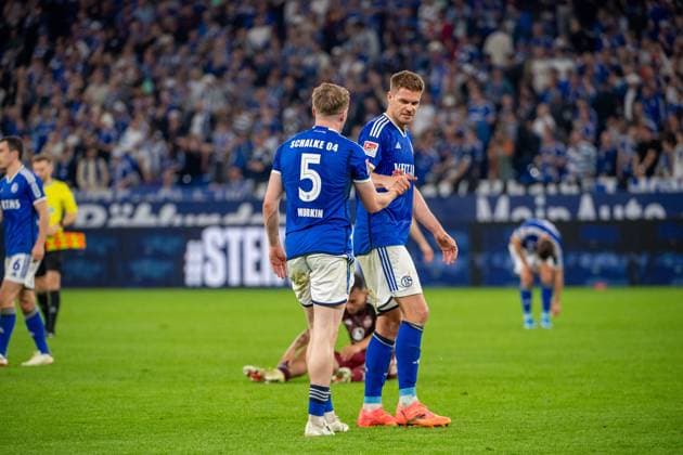 2 Soccer Bundesliga FC Schalke 04 1 FC Nuremberg 13 04 2024 Derry John Murkin FC Schalke 04, 5 , Simon Terodde FC Schalke 04, 9 congratulate each other on the victory 2 Soccer Bundesliga FC Schalke 04 1 FC Nuremberg, 29 Matchday, on 13 04 2024, Veltins Arena, Gelsenkirchen DFL REGULATIONS PROHIBIT ANY USE OF PHOTOGRAPHS AS IMAGE SEQUENCES AND OR QUASI VIDEO Copyright: xBEAUTIFULxSPORTS Erlhofx