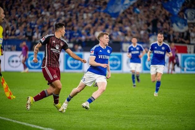 2 Soccer Bundesliga FC Schalke 04 1 FC Nürnberg 13 04 2024 Derry John Murkin FC Schalke 04, 5 2 Soccer Bundesliga FC Schalke 04 1 FC Nürnberg, 29 Matchday, on 13 04 2024, Veltins Arena, Gelsenkirchen DFL REGULATIONS PROHIBIT ANY USE OF PHOTOGRAPHS AS IMAGE SEQUENCES AND OR QUASI VIDEO Copyright: xBEAUTIFULxSPORTS Erlhofx