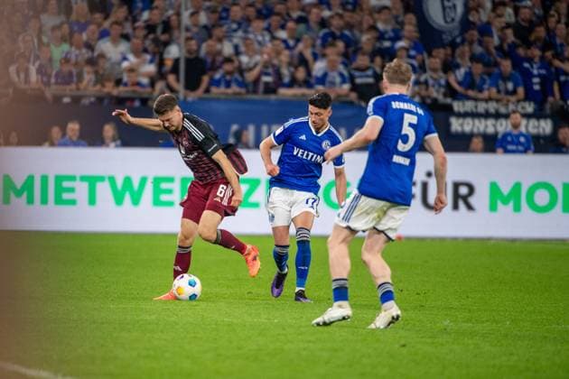 2 Soccer Bundesliga FC Schalke 04 1 FC Nürnberg 13 04 2024 Yusuf Kabadayi FC Schalke 04, 17 and Derry John Murkin FC Schalke 04, 5 vs Florian Flick 1 FC Nürnberg, 6 2 Soccer Bundesliga FC Schalke 04 1 FC Nürnberg, 29 Matchday, on 13 04 2024, Veltins Arena, Gelsenkirchen DFL REGULATIONS PROHIBIT ANY USE OF PHOTOGRAPHS AS IMAGE SEQUENCES AND OR QUASI VIDEO Copyright: xBEAUTIFULxSPORTS Erlhofx