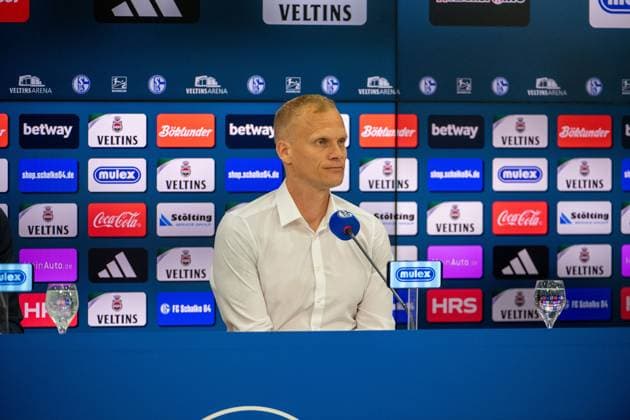 2 Soccer Bundesliga FC Schalke 04 1 FC Nürnberg 13 04 2024 Karel Geraerts Coach of FC Schalke 04 2 Soccer Bundesliga FC Schalke 04 1 FC Nürnberg, 29 Matchday, on 13 04 2024, Veltins Arena, Gelsenkirchen DFL REGULATIONS PROHIBIT ANY USE OF PHOTOGRAPHS AS IMAGE SEQUENCES AND OR QUASI VIDEO Copyright: xBEAUTIFULxSPORTS Erlhofx