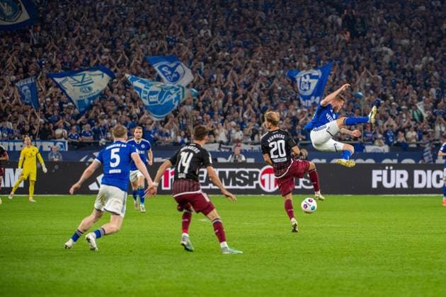 2 Soccer Bundesliga FC Schalke 04 1 FC Nürnberg 13 04 2024 Derry John Murkin FC Schalke 04, 5 , Benjamin Goller 1 FC Nürnberg, 14 , Sebastian Andersson 1 FC Nürnberg, 20 2 Soccer Bundesliga FC Schalke 04 1 FC Nürnberg, 29 Matchday, on 13 04 2024, Veltins Arena, Gelsenkirchen DFL REGULATIONS PROHIBIT ANY USE OF PHOTOGRAPHS AS IMAGE SEQUENCES AND OR QUASI VIDEO Copyright: xBEAUTIFULxSPORTS Erlhofx